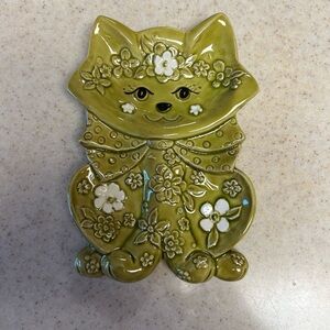 Vintage porcelin green Emesco kittt car spoon rest green with flowers.